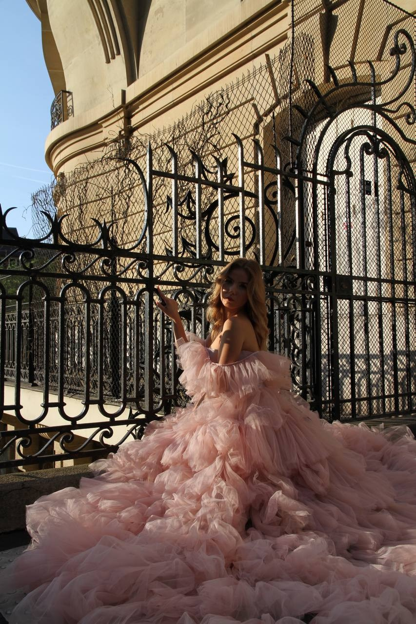 Rent a dress for a photo shoot in Paris
