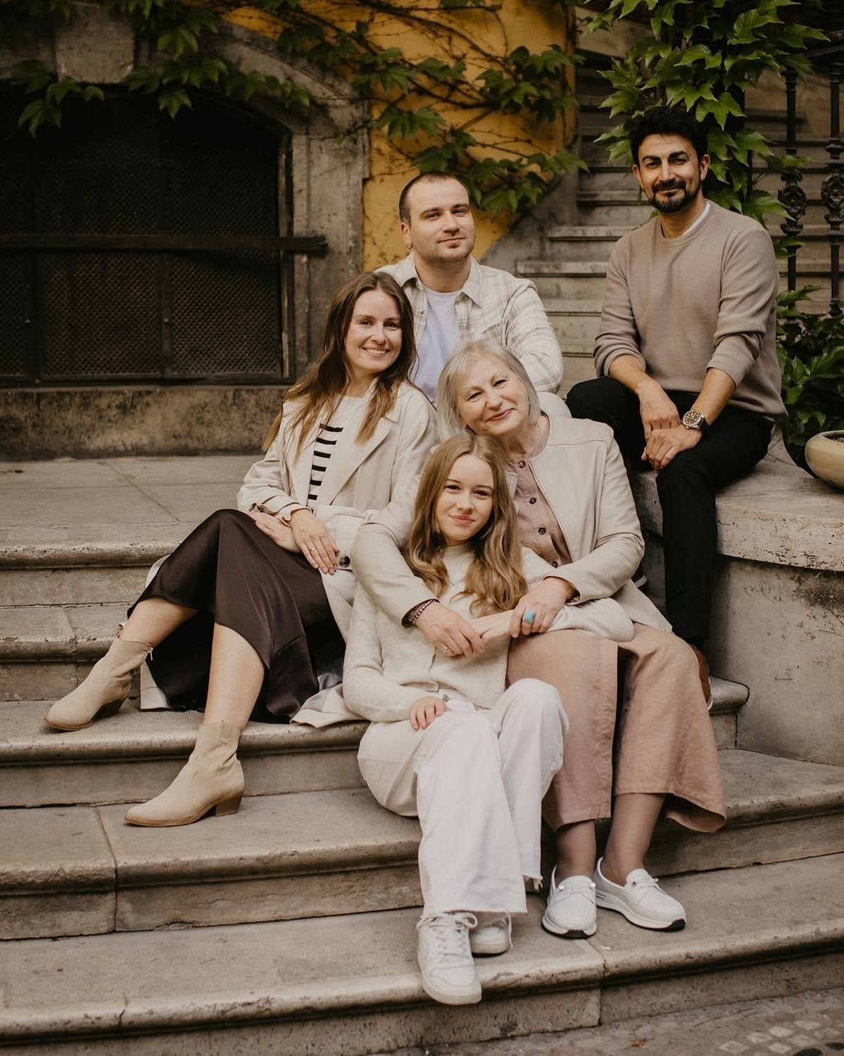 Що одягнути на фотосесію на природі з кіньми та овечками: ідеї образів для всієї сім’ї. Family photographer in Kiev Natalia Shkavron