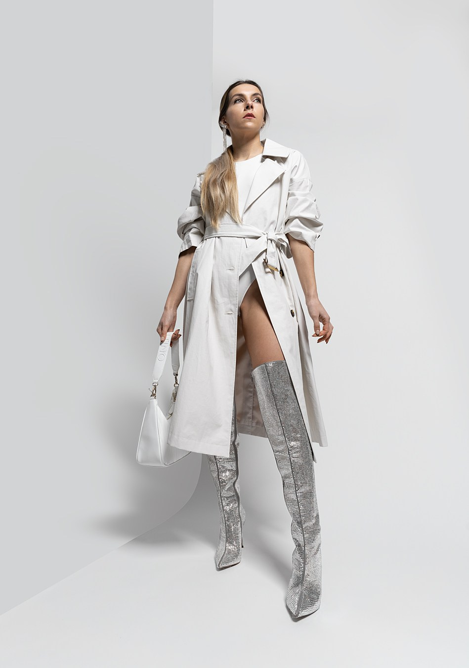 alt="fashion sesja zdjęciowa z modelką w stylizacji polskiej marki we Wrocławiu"