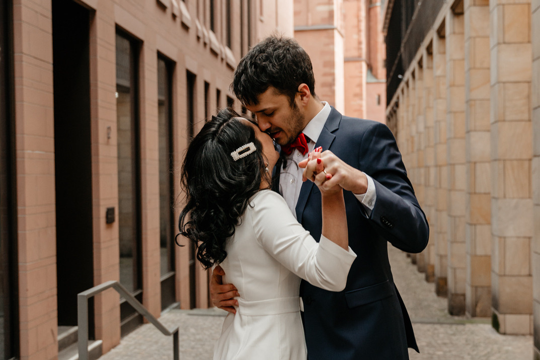 Hochzeit in Frankfurt am Main, standesamtliche Hochzeit Roemer, emotionale Fotos Frankfurt, Hochzeitsfotograf Frankfurt am Main, Hochzeitsreportage Frankfurt