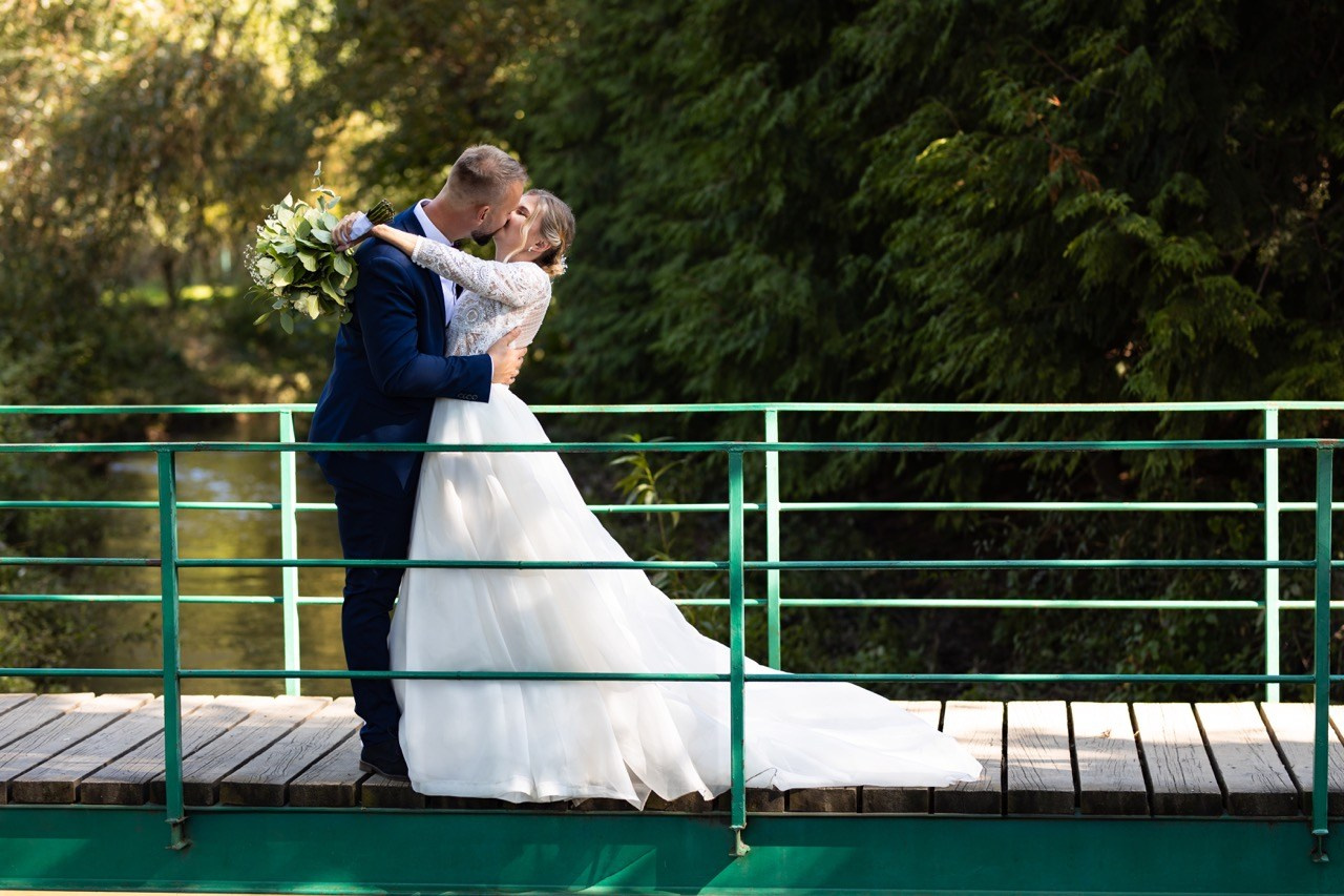 Svatební tým — svatební fotograf a kameraman. Dana Lišková — Empatická fotografka | Introspektivní umělkyně | Neurodivergentní koučka| Zakladatelka Artepy.cz