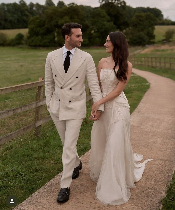 Wedding guide. Wedding and elopement photographer Italy Tuscany Como Milan Pavia Marija Galaka