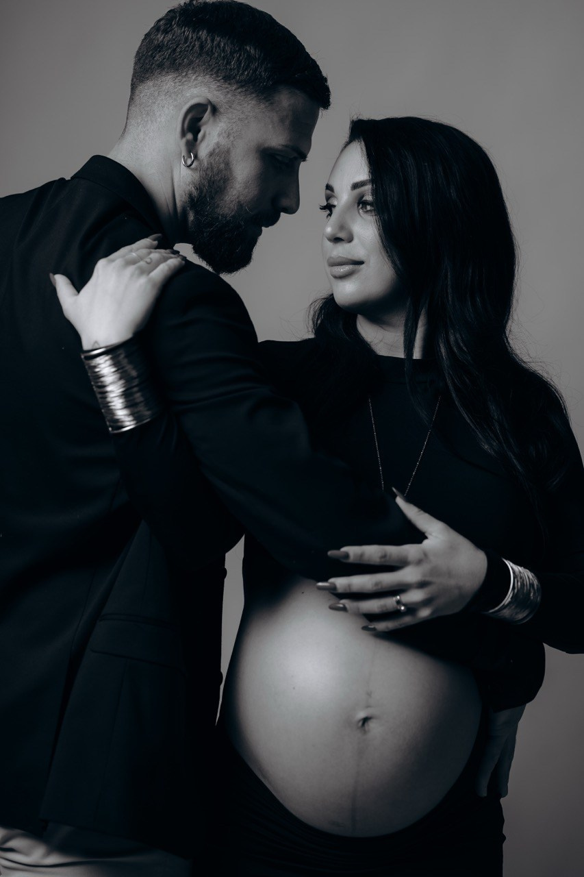 Fotografa Maternity a Pomezia e Roma – Ritratti Eleganti di Gravidanza. Simona Henkel | Fotografa Professionista Pomezia e Roma: Business & Portraits