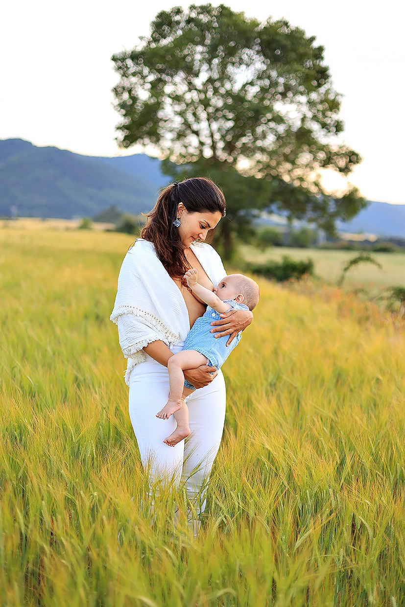 Sesiones mamá y bebé. Fotografía de Eventos, Embarazo y Familiar en Pirineos