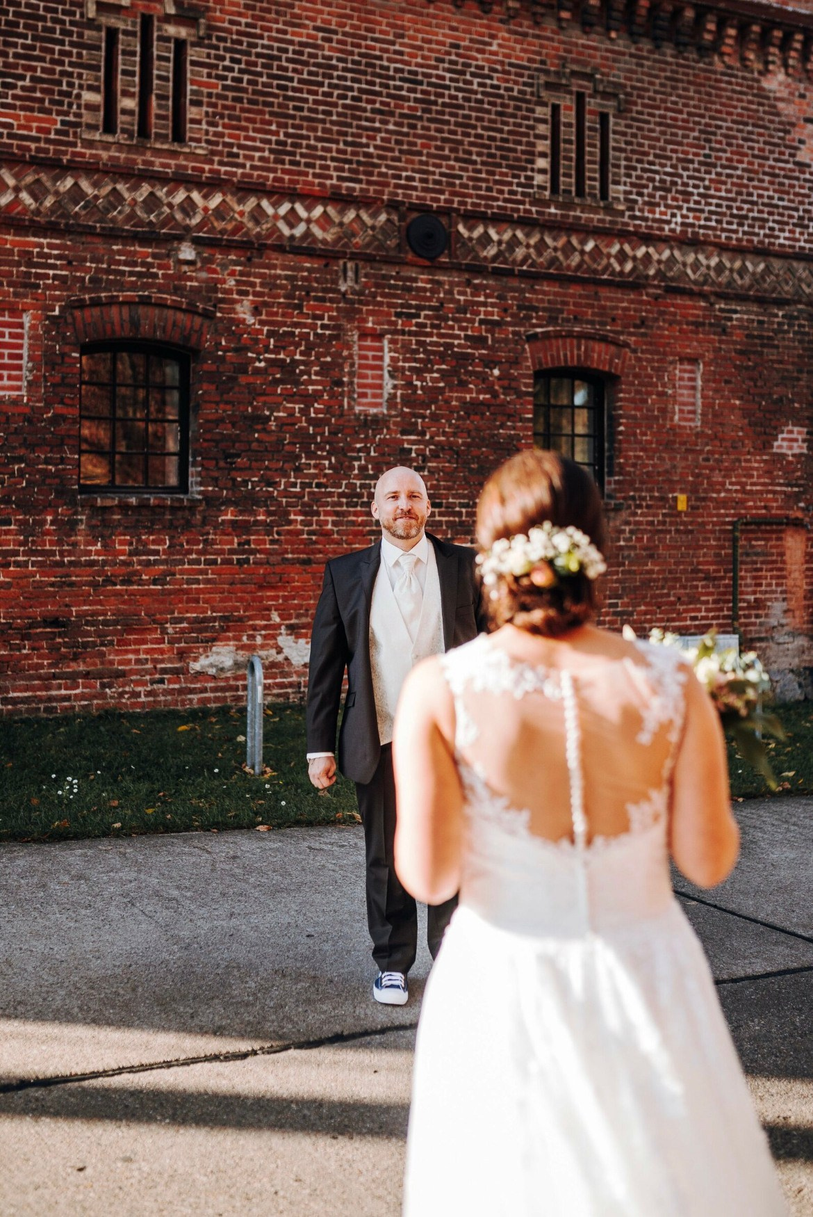 Rustikale Hochzeit mit dem Bulli Bus. Hochzeitsfotografie in Berlin Nataliia Schütze