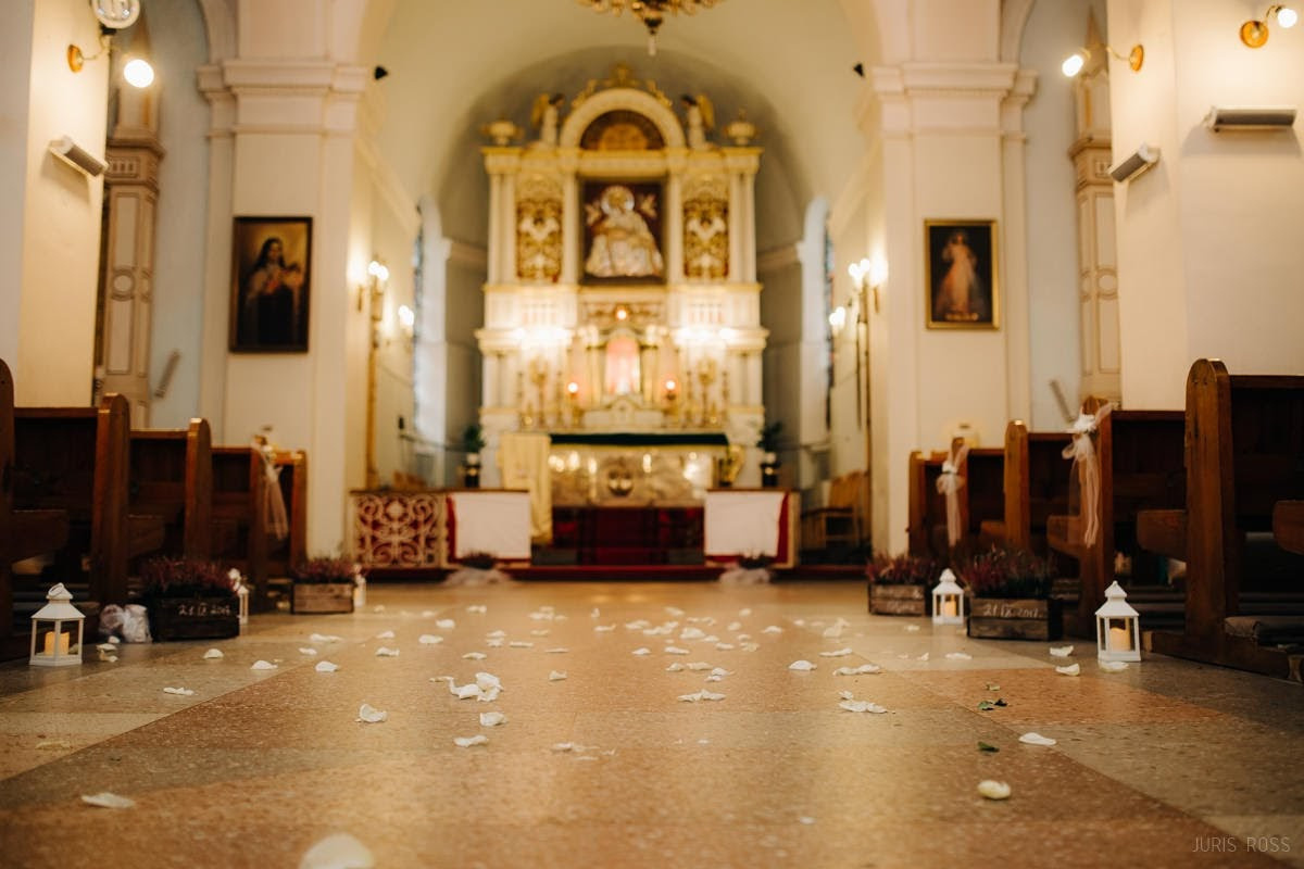 Kāzas rudenī lietainā dienā ar Vecrīgā