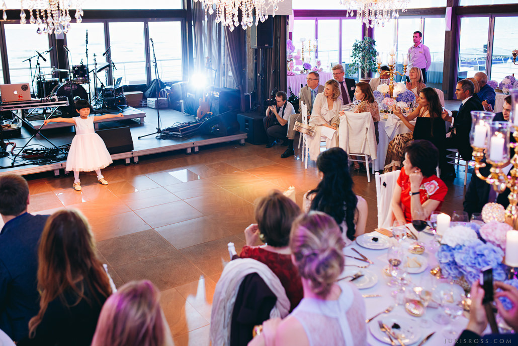 Kāzas LightHouse Jurmala ar ceremonija pludmalē un Augu māja noformēju