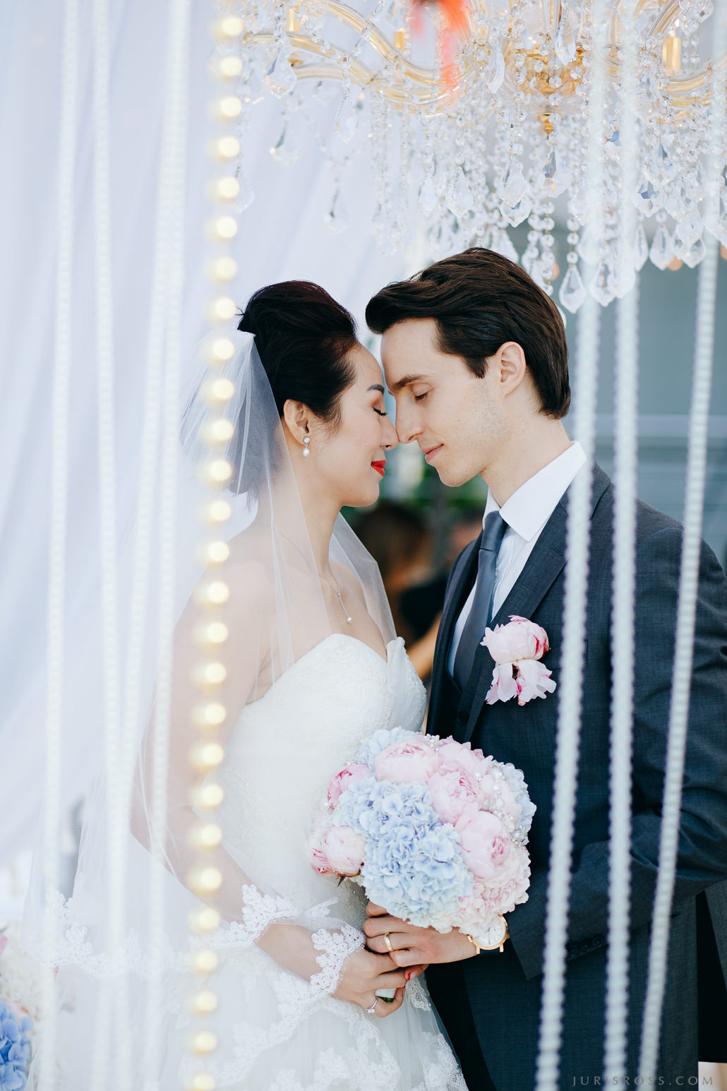 Kāzas LightHouse Jurmala ar ceremonija pludmalē un Augu māja noformēju