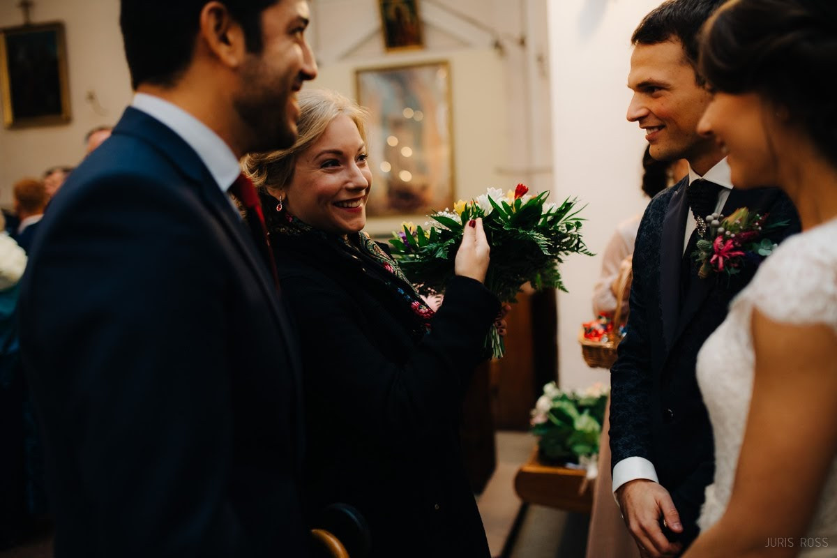 Kāzas rudenī lietainā dienā ar Vecrīgā