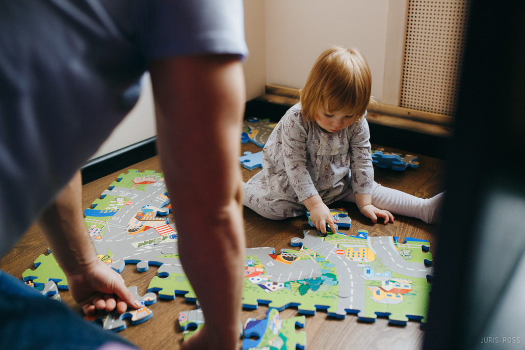 Fotosesija mājās ar dzīvām emocijām un īstām atmiņām