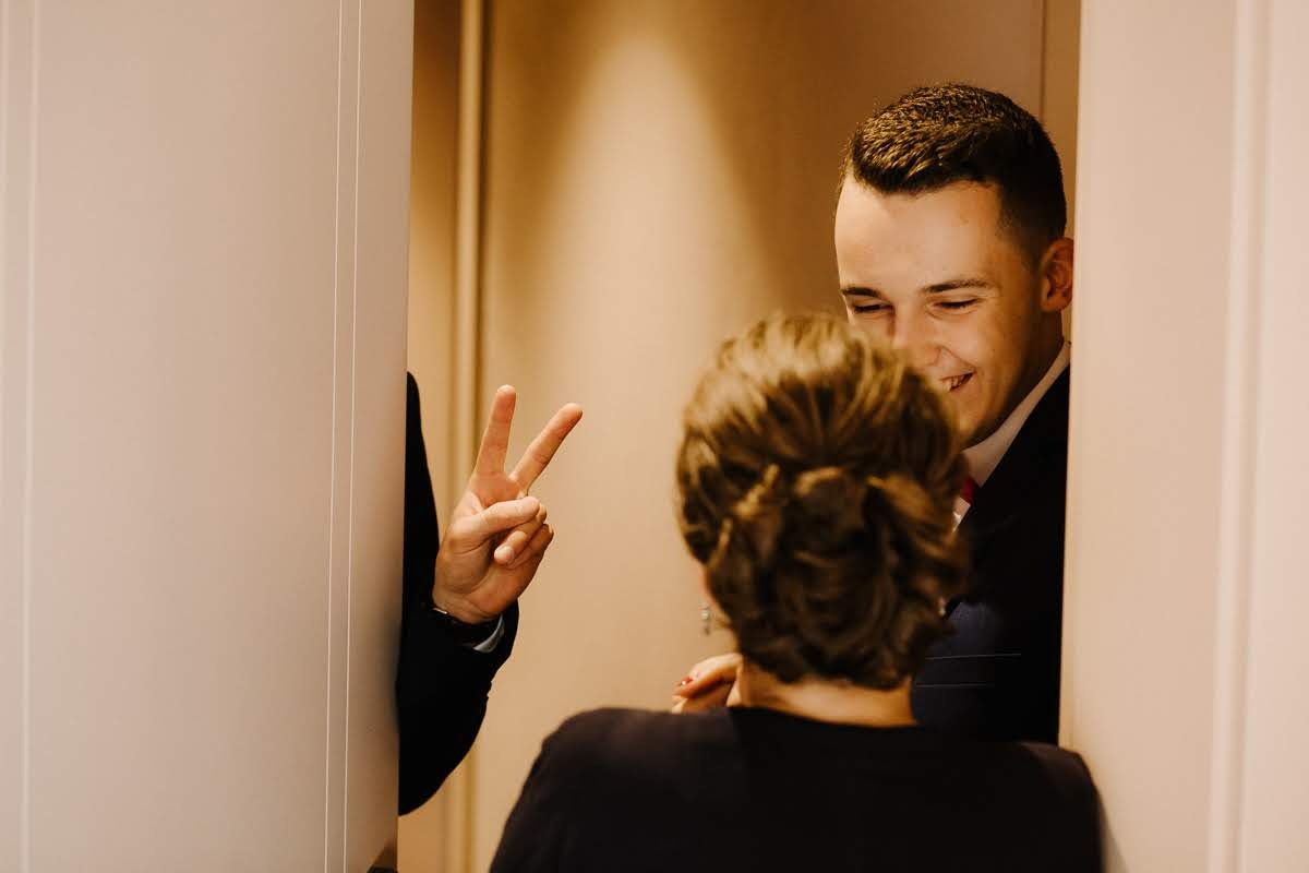 Pozitīvas kāzas Vecrīgā un Jūrmalā ar zagsu, lietu un busiņu