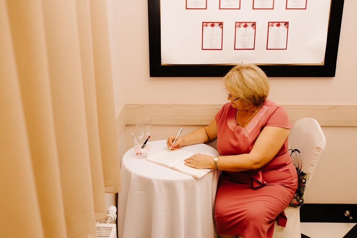 Pozitīvas kāzas Vecrīgā un Jūrmalā ar zagsu, lietu un busiņu