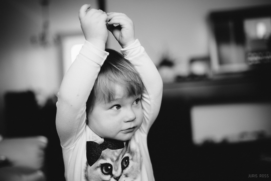 Fotosesija mājās ar dzīvām emocijām un īstām atmiņām