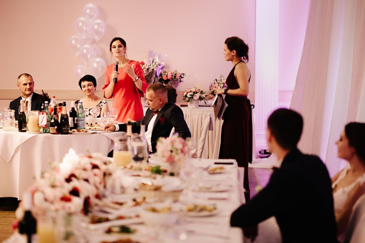 Pozitīvas kāzas Vecrīgā un Jūrmalā ar zagsu, lietu un busiņu