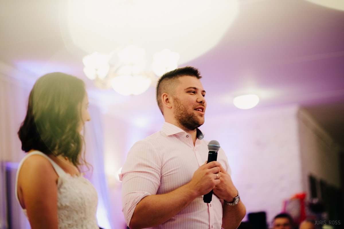 Kāzas rudenī lietainā dienā ar Vecrīgā