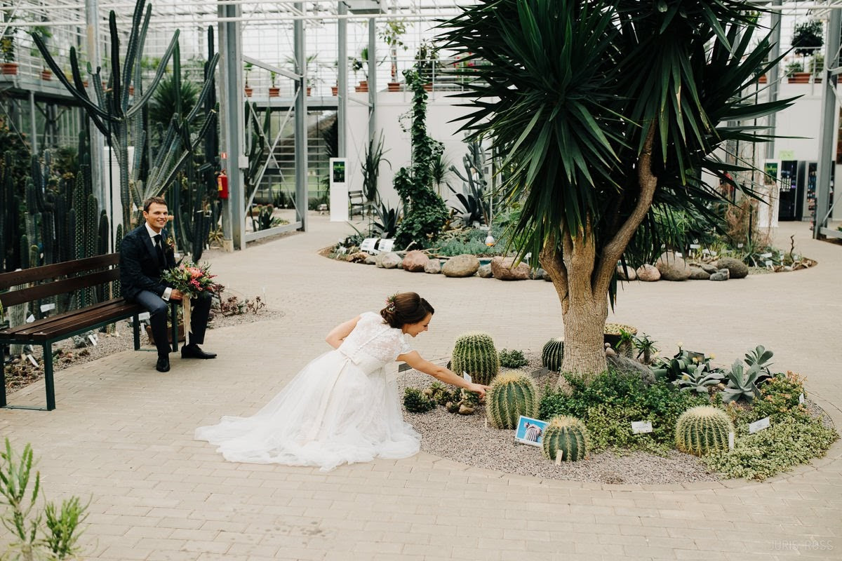 Kāzas rudenī lietainā dienā ar Vecrīgā