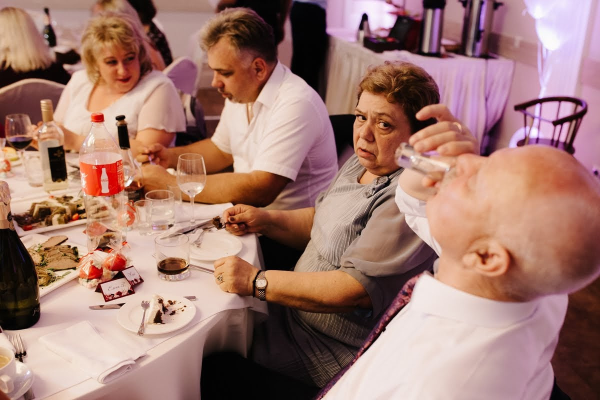 Pozitīvas kāzas Vecrīgā un Jūrmalā ar zagsu, lietu un busiņu