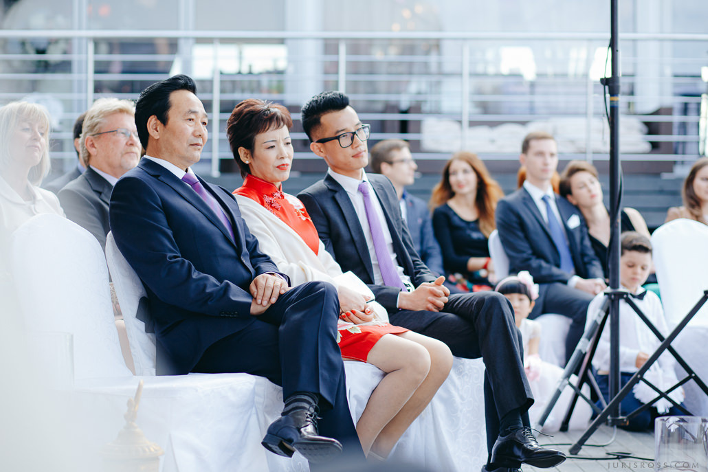 Kāzas LightHouse Jurmala ar ceremonija pludmalē un Augu māja noformēju