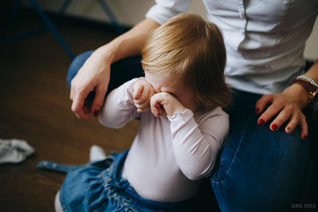 Fotosesija mājās ar dzīvām emocijām un īstām atmiņām
