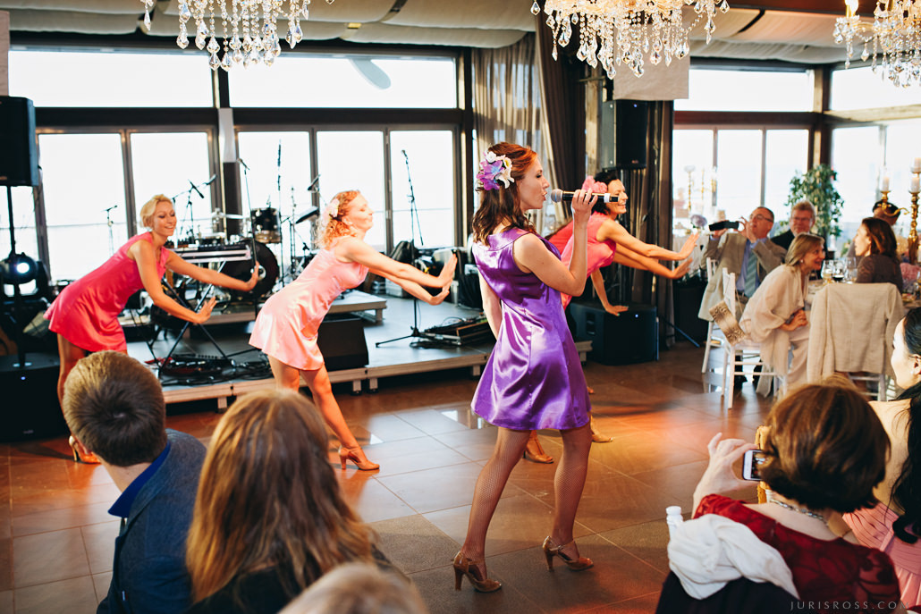 Kāzas LightHouse Jurmala ar ceremonija pludmalē un Augu māja noformēju