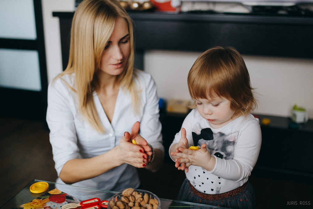 Fotosesija mājās ar dzīvām emocijām un īstām atmiņām