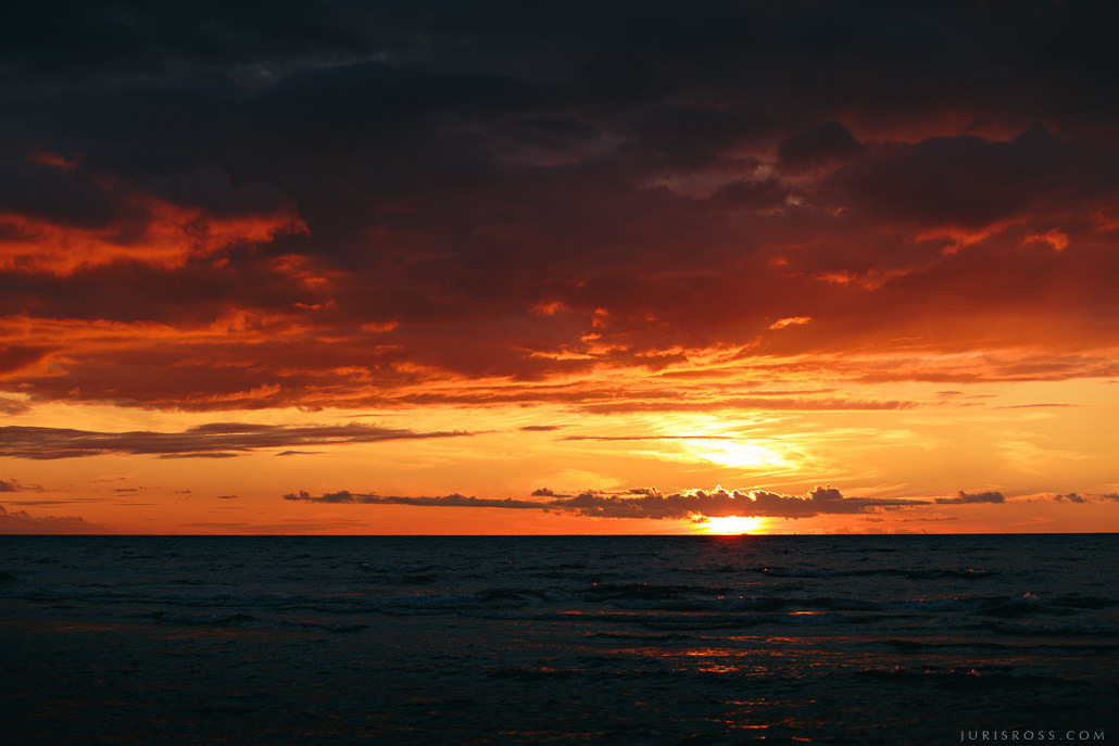 Kāzas LightHouse Jurmala ar ceremonija pludmalē un Augu māja noformēju