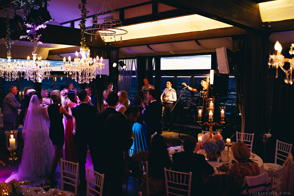 Kāzas LightHouse Jurmala ar ceremonija pludmalē un Augu māja noformēju