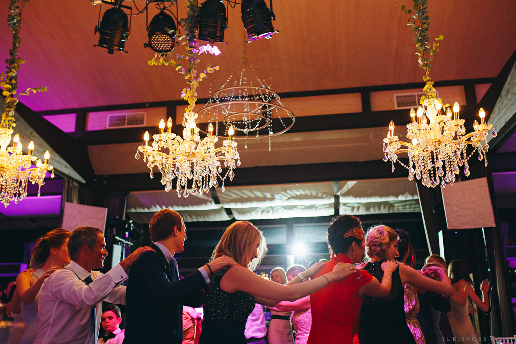 Kāzas LightHouse Jurmala ar ceremonija pludmalē un Augu māja noformēju