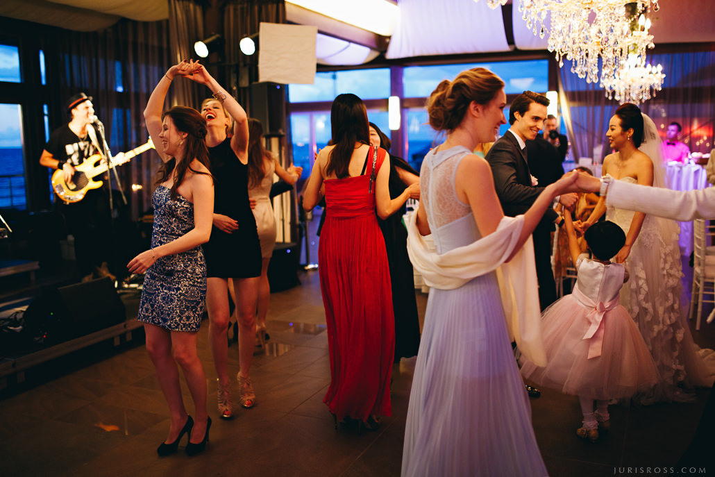 Kāzas LightHouse Jurmala ar ceremonija pludmalē un Augu māja noformēju