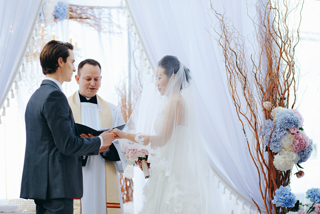 Kāzas LightHouse Jurmala ar ceremonija pludmalē un Augu māja noformēju