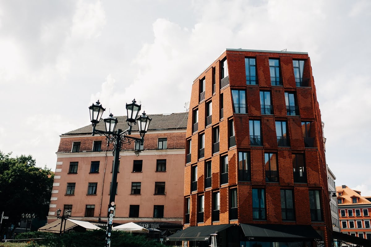 Pozitīvas kāzas Vecrīgā un Jūrmalā ar zagsu, lietu un busiņu