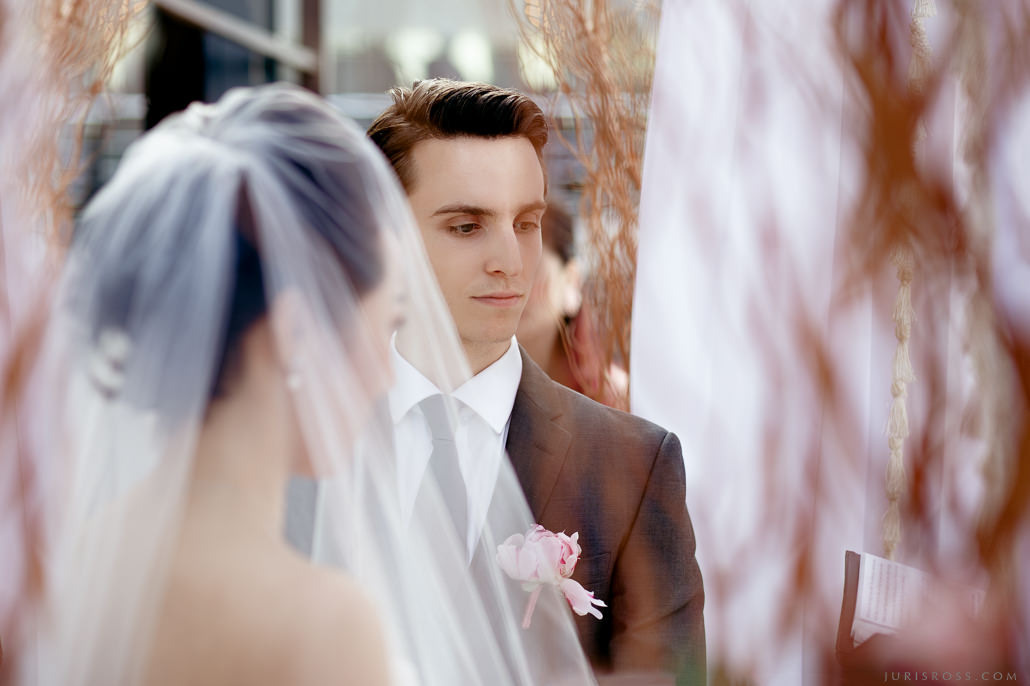 Kāzas LightHouse Jurmala ar ceremonija pludmalē un Augu māja noformēju