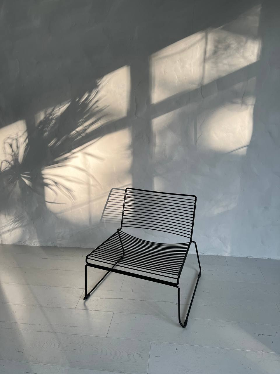 Dabiskais apgaismojums caur lielajiem logiem fotostudijā