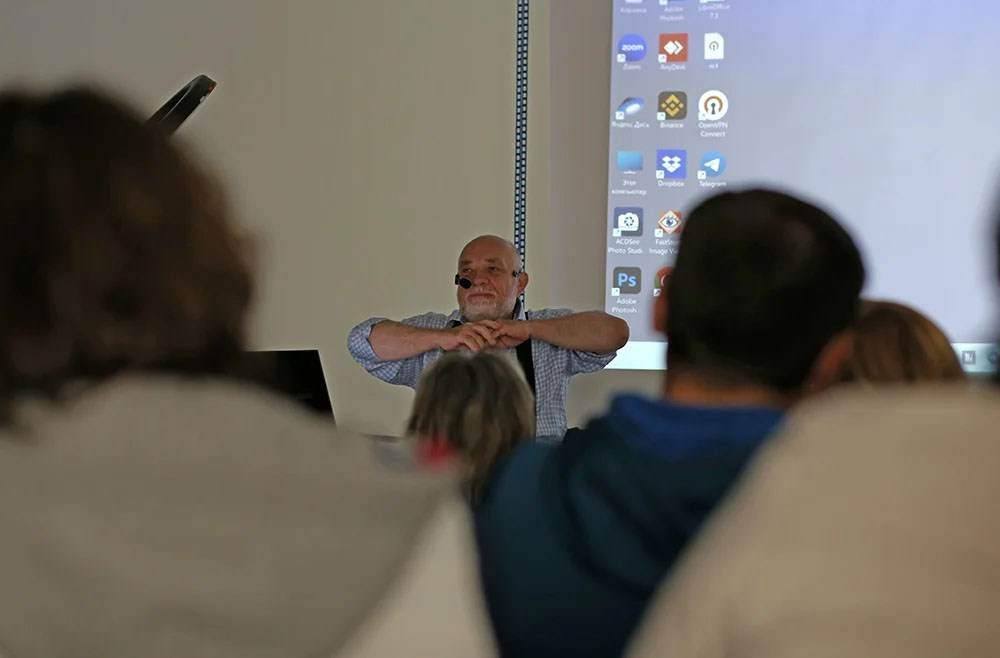 Мастер-класс Сергея Максимишина в Школе Фотографии Романа Рыбалёва. Școala de fotografie lui Roman Ribaliov. Orașul Chișinău, Moldova
