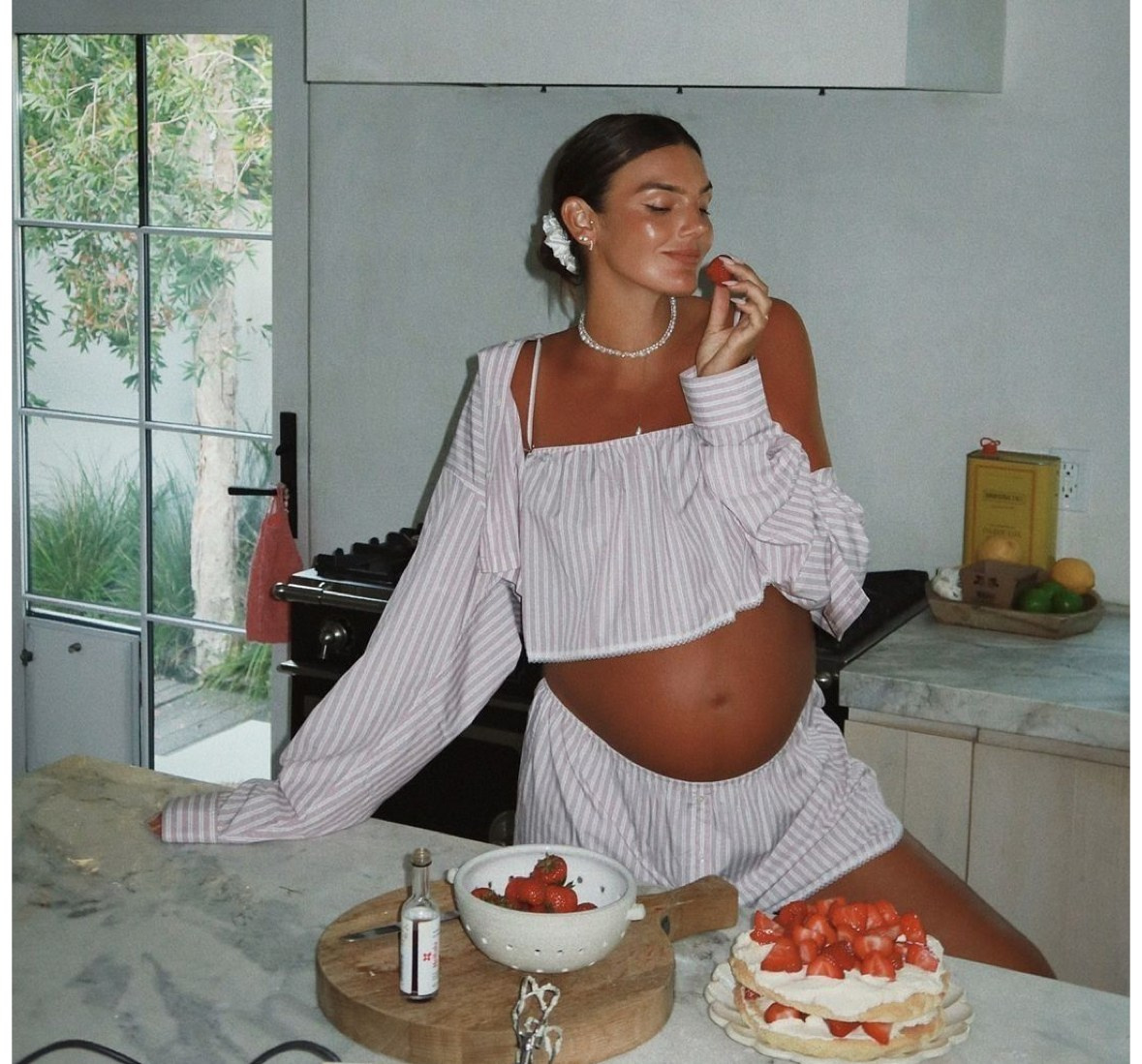 At-Home Maternity Photoshoot Guide | Bay Area Photographer Iryna Rakivnenko. Maternity, newborn photographer in the Bay Area|Iryna Rakivnenko