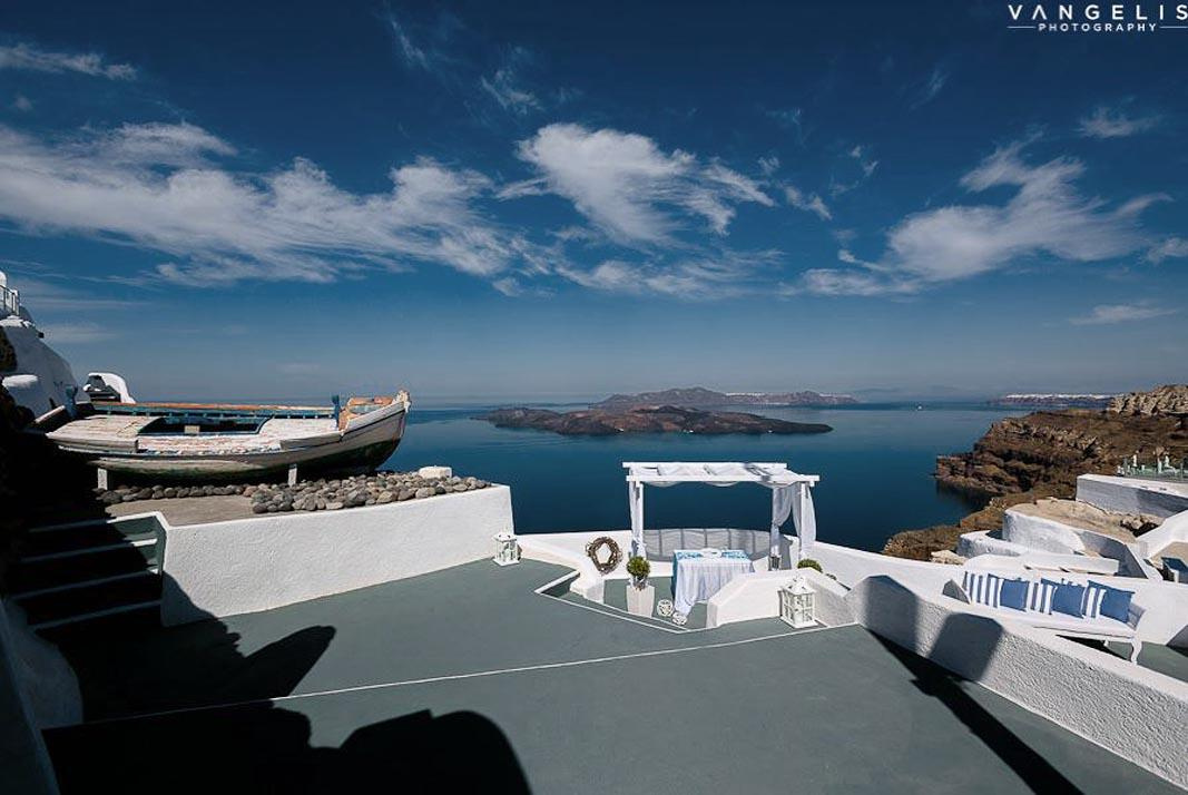 Свадебная площадка для церемонии на Санторини. Свадьба, банкет в Греции.