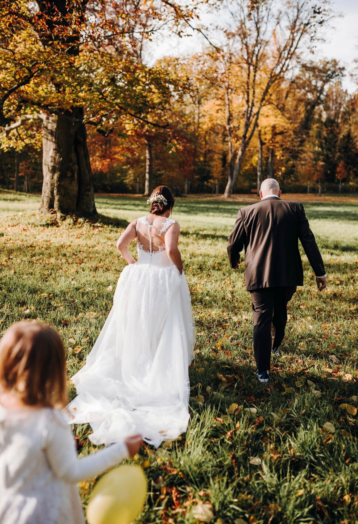 Rustikale Hochzeit mit dem Bulli Bus. Hochzeitsfotografie in Berlin Nataliia Schütze