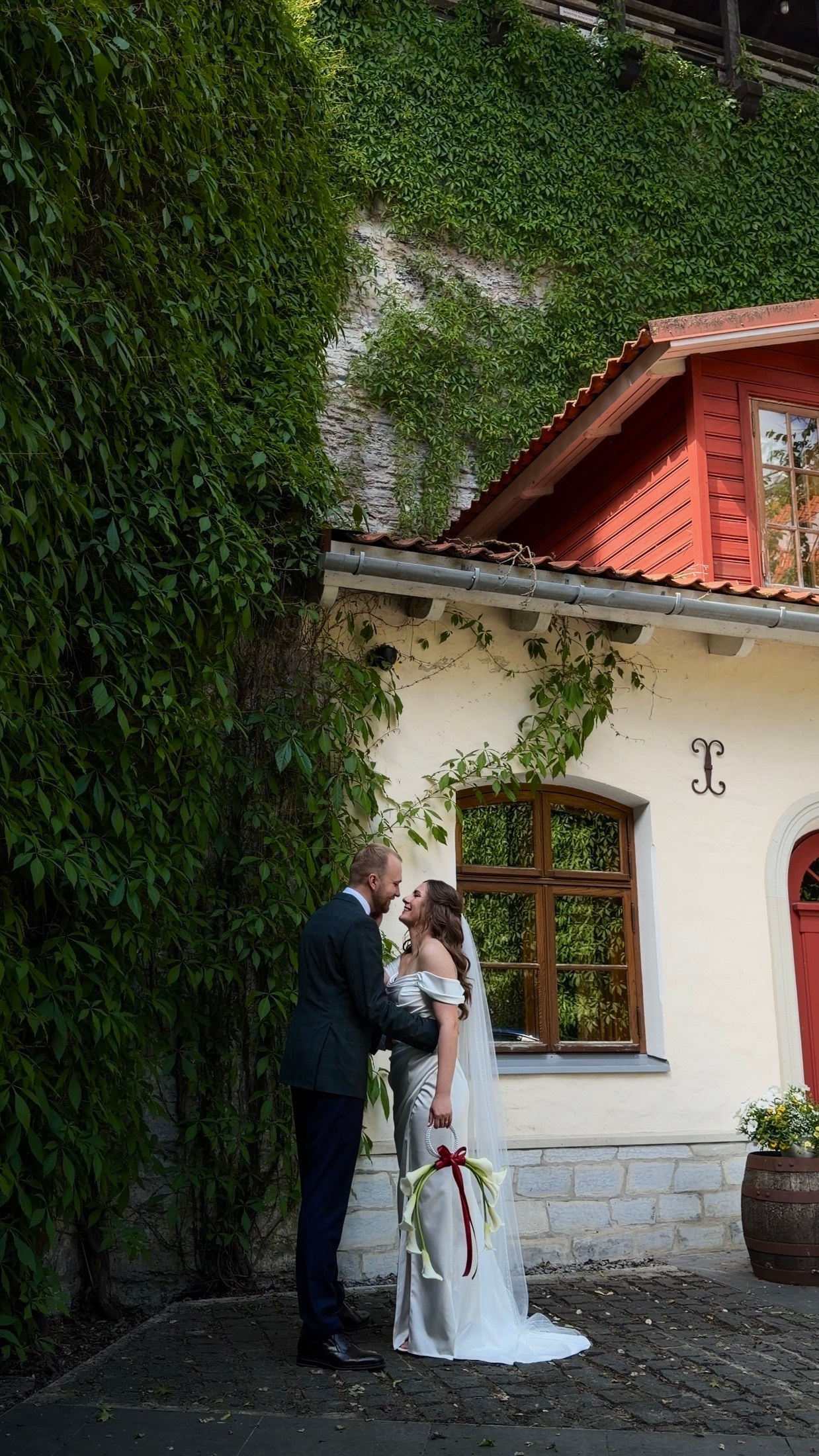 Behind the Wedding – pulmasisulooja ja pruudi assistent