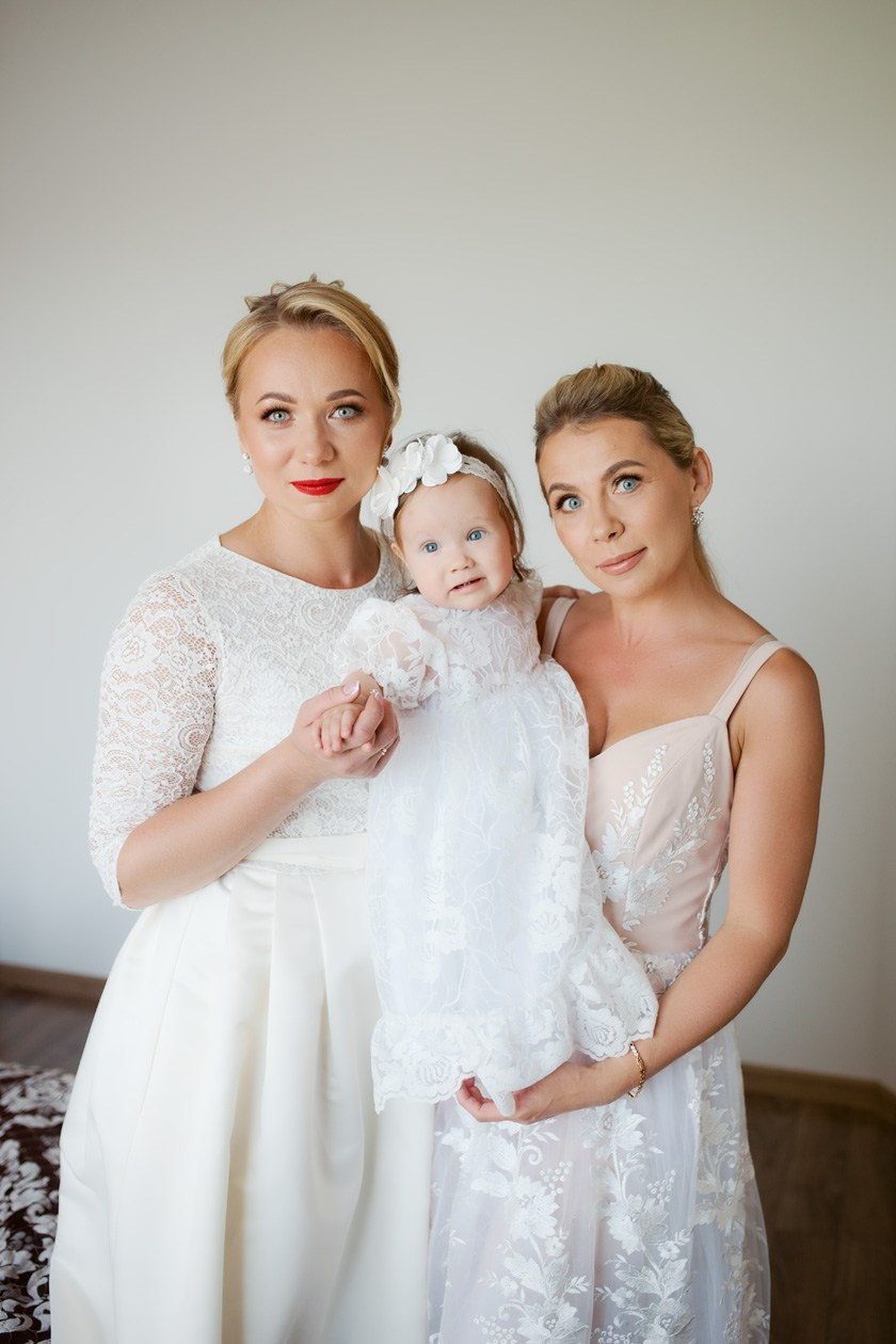 Krikštynos, krikštas, krikštynų fotosesija, ceremonija, bažnyčia krikštynų pasiruošimo fotografavimas. Krikštynų fotografas Vilnius Trakai kaina krikštynų fotografavimas fotografė personal.lt photogrpahy kainos šeima, vaikai profesionali natūrali meninė reportažinė klasikinė fotosesija, krikštynų fotosesija gamtoje