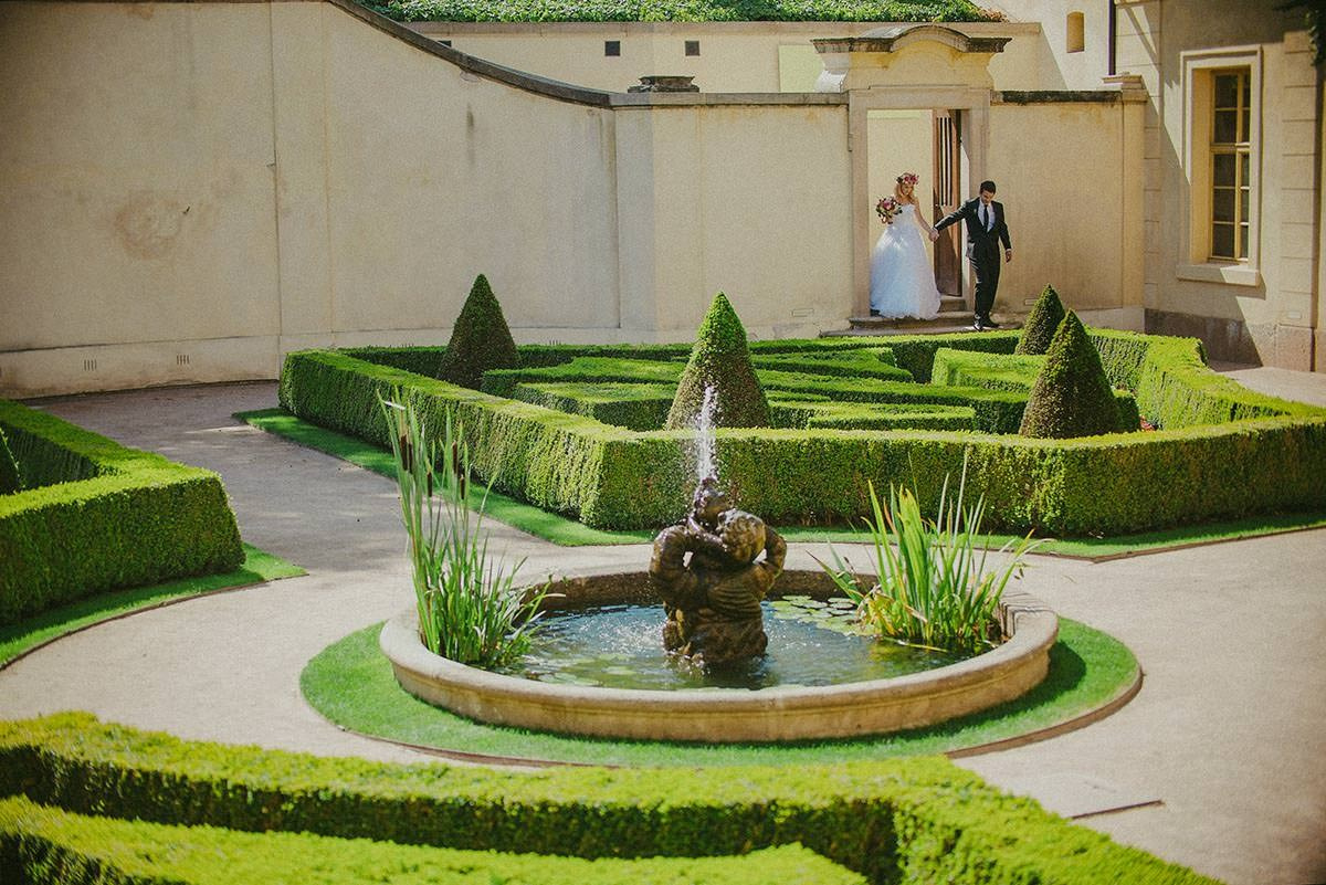 Michelle & Dan — Designer Vrtba Garden Wedding Photography, Prague