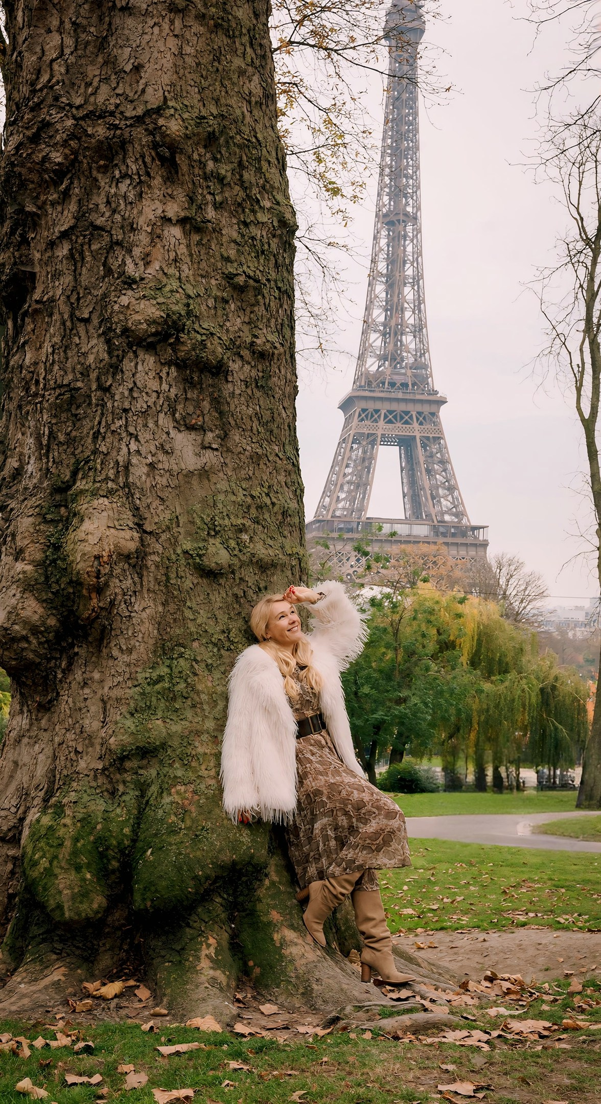 Street photoshoot in Paris. Alina Tagzieva- a photograper in Paris