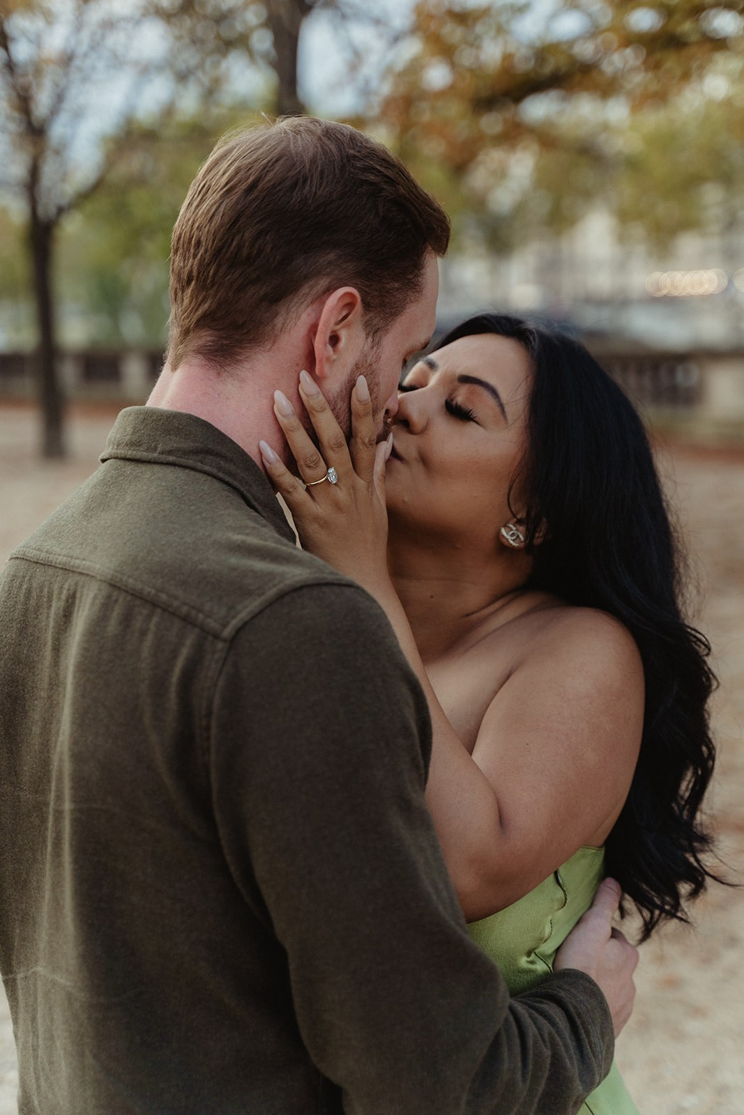 Engagement photo-shoot. Photographer in Paris Yulia Shkadina | Couples, engagement, pre-wedding, individual photo-shoots in Paris at the best locations