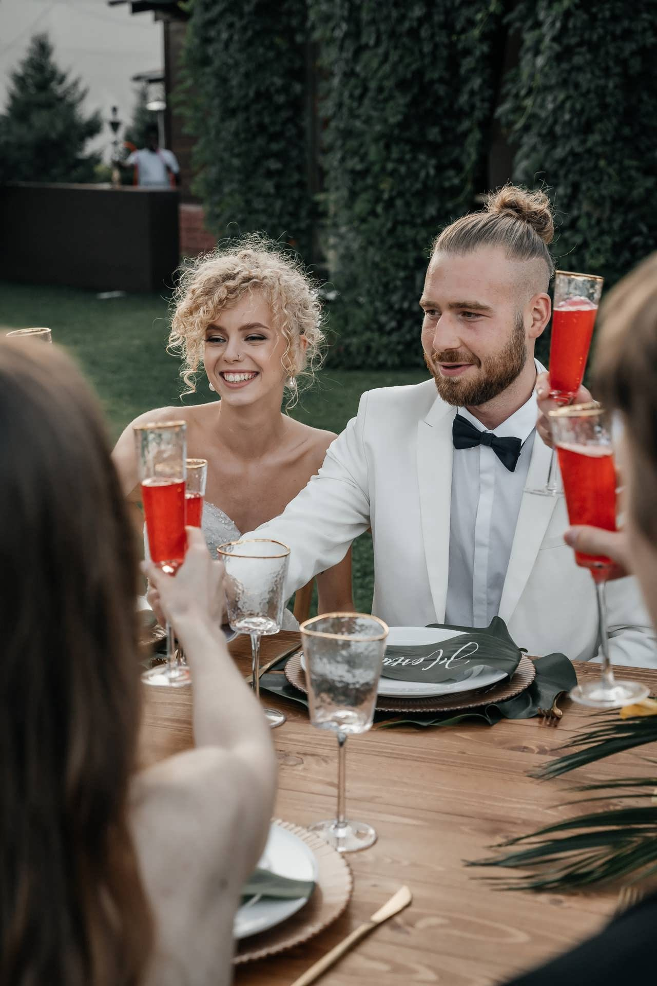 Blue Mountain wedding photographer Hannah and Nikita reception moment.