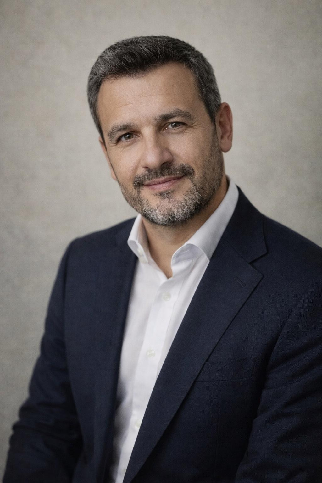 Бизнес портрет мужчины для личного бренда