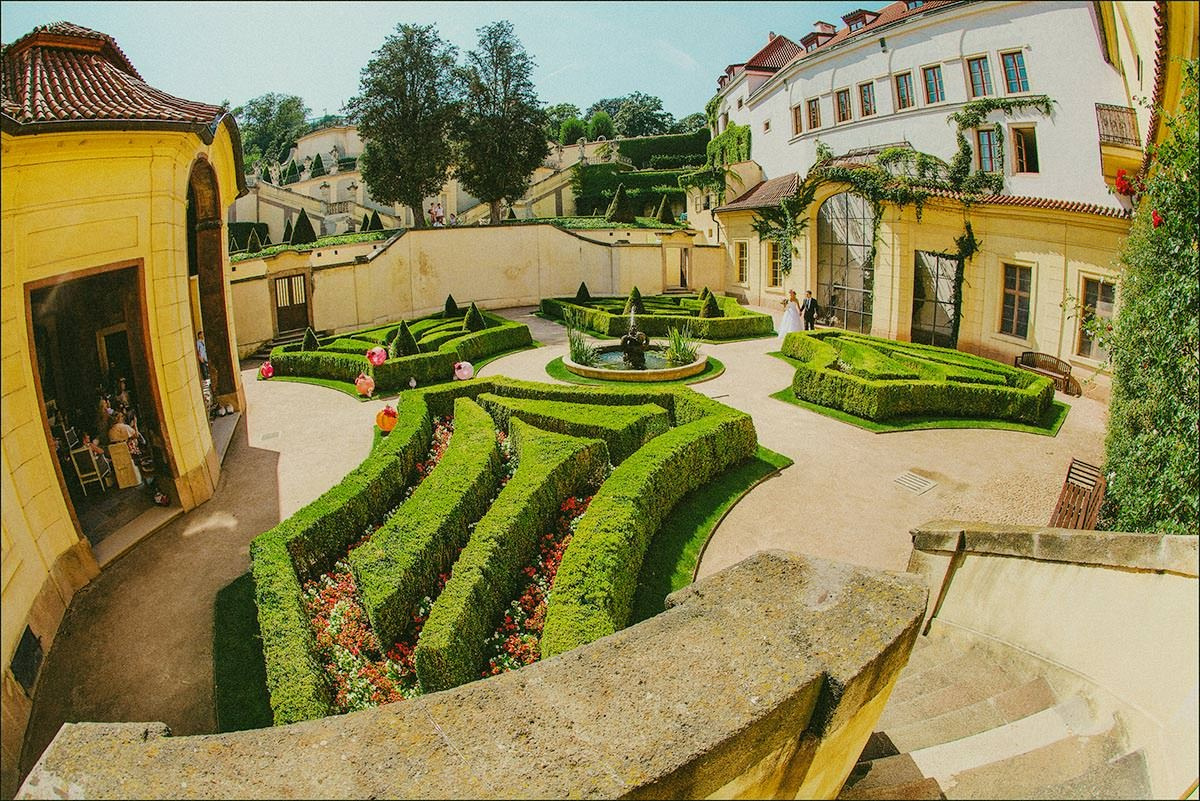 Michelle & Dan — Designer Vrtba Garden Wedding Photography, Prague