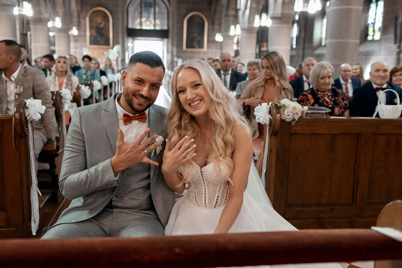 Kirchliche Hochzeit Karlsruhe | Rosi & Marco – Hochzeitsvideo & Fotos