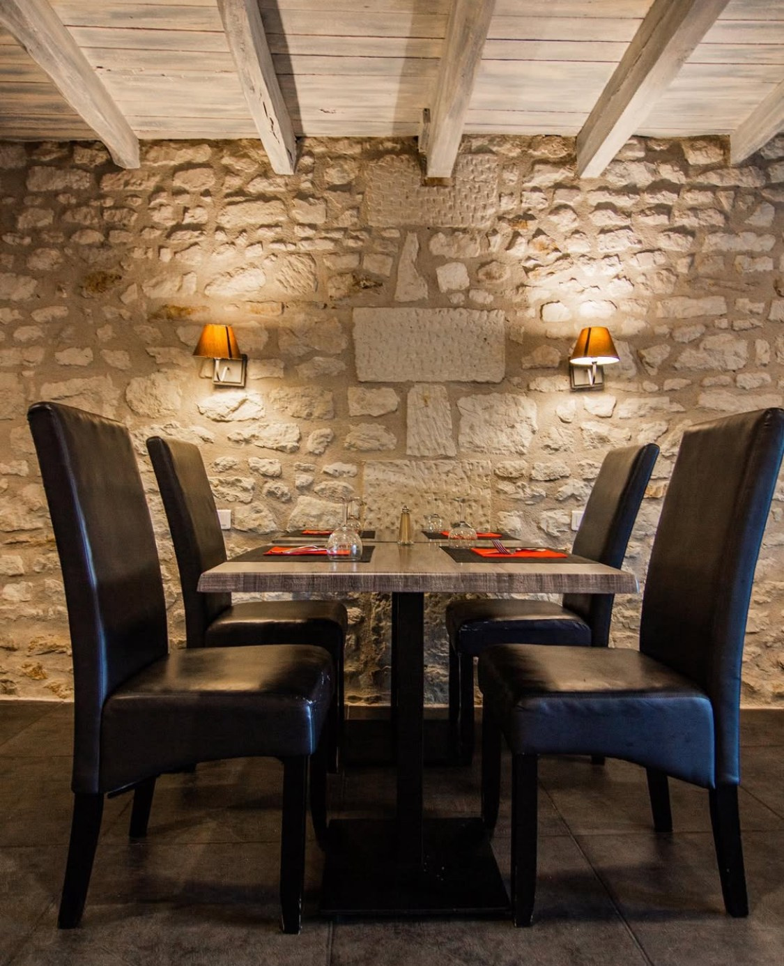 Photographe Professionnel à Poitiers, Vienne et Tours – Corporate, Reportage et Immobilier. Photographe professionnelle à Poitiers, Tours et Châtellerault | Studio photo entre Poitiers et Tours – portraits, familles, entreprises, ma