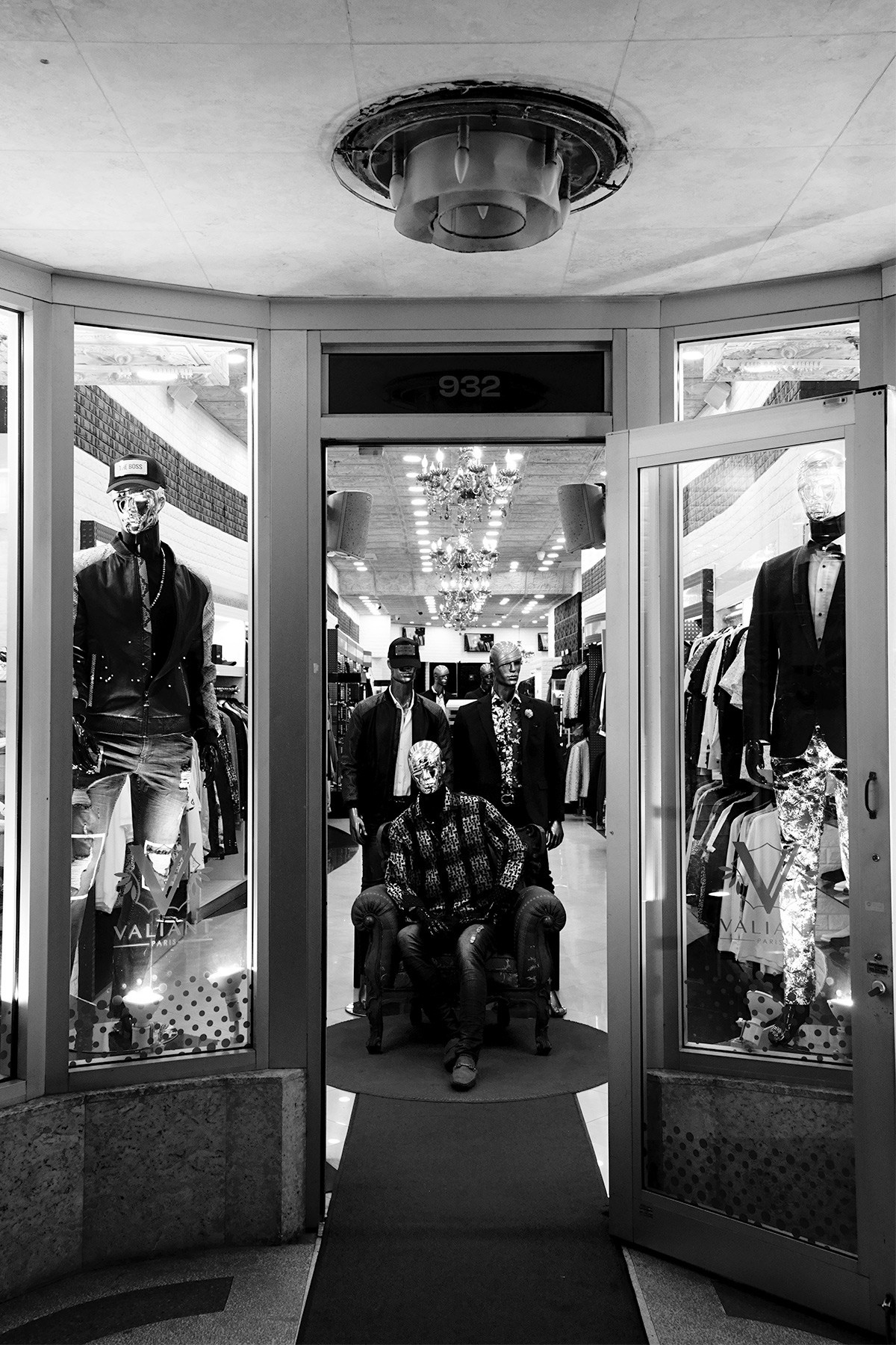 Miami Street Photography — Black & White Vertical Experiment with Light, Contrast & Structure, Breaking NYC Shooting Style. Emin Kuliyev — Award-Winning Wedding Photojournalist NYC & USA | Best Wedding Photographer Known for Candid, Timeless Moments