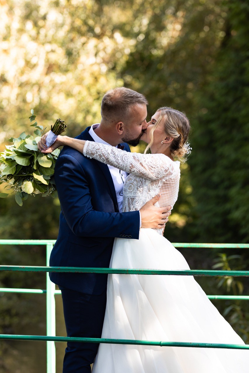 Svatební tým — svatební fotograf a kameraman. Dana Lišková — Empatická fotografka | Introspektivní umělkyně | Neurodivergentní koučka| Zakladatelka Artepy.cz