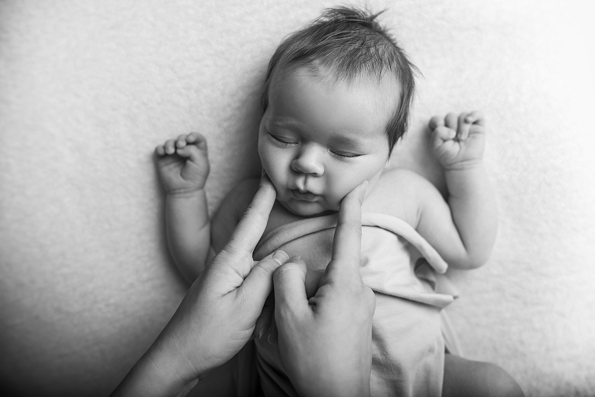 Newborn Photographer in Prague Yana Stelmakh